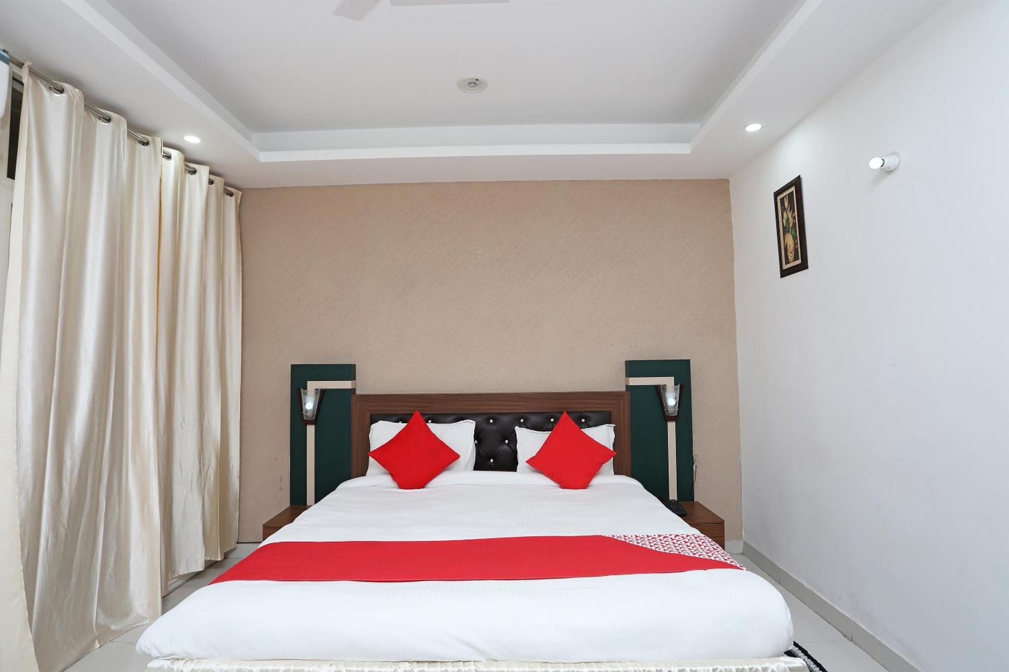 Capital O 18693 Hotel Levanti Gurgaon Esterno foto