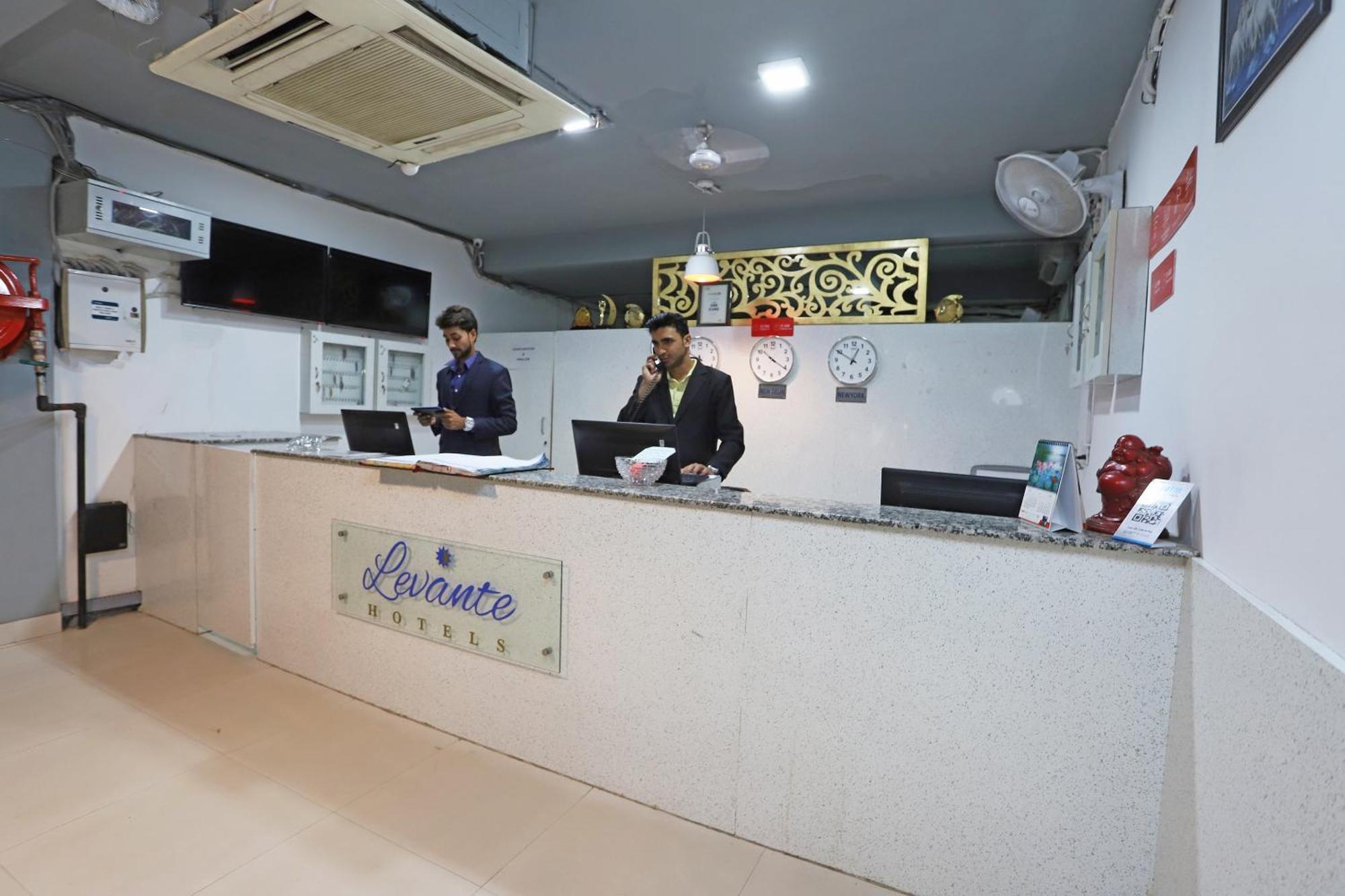 Capital O 18693 Hotel Levanti Gurgaon Esterno foto