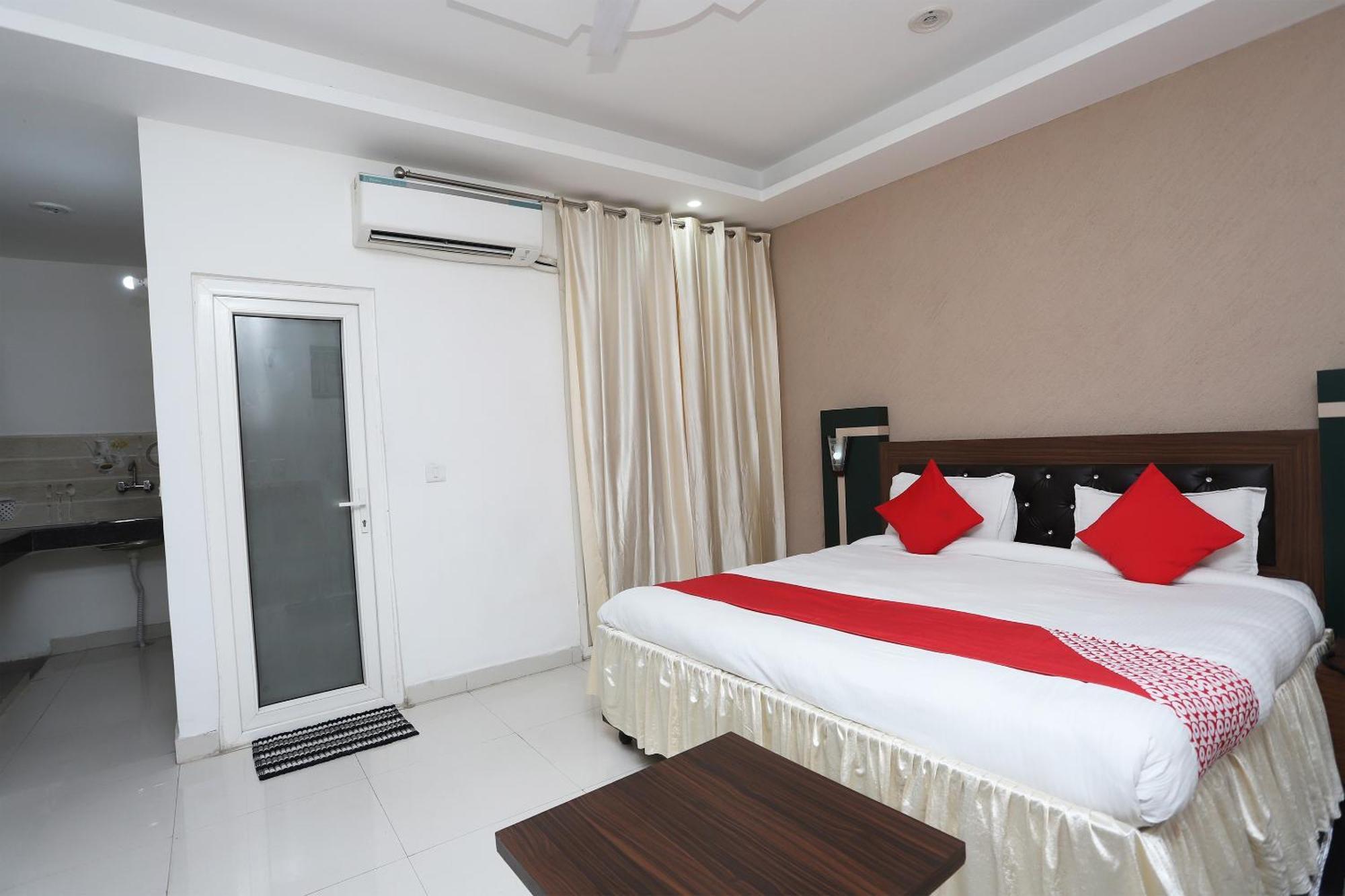 Capital O 18693 Hotel Levanti Gurgaon Esterno foto