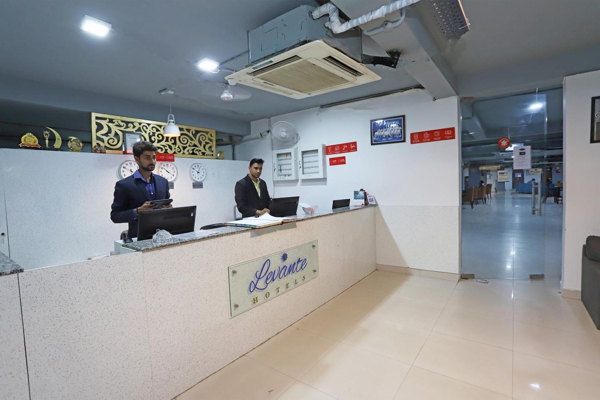 Capital O 18693 Hotel Levanti Gurgaon Esterno foto