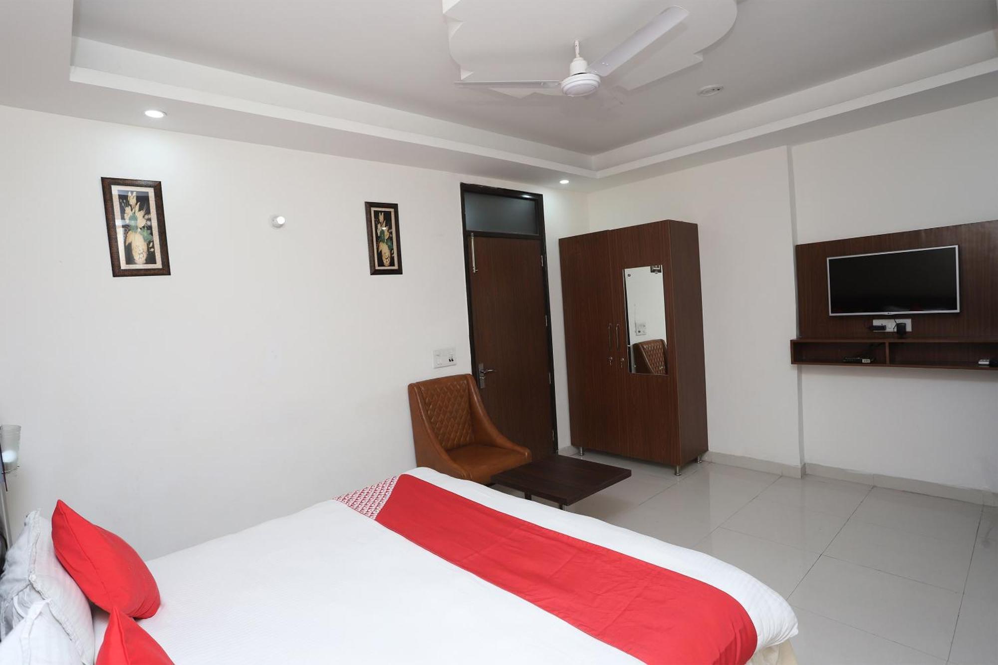 Capital O 18693 Hotel Levanti Gurgaon Esterno foto