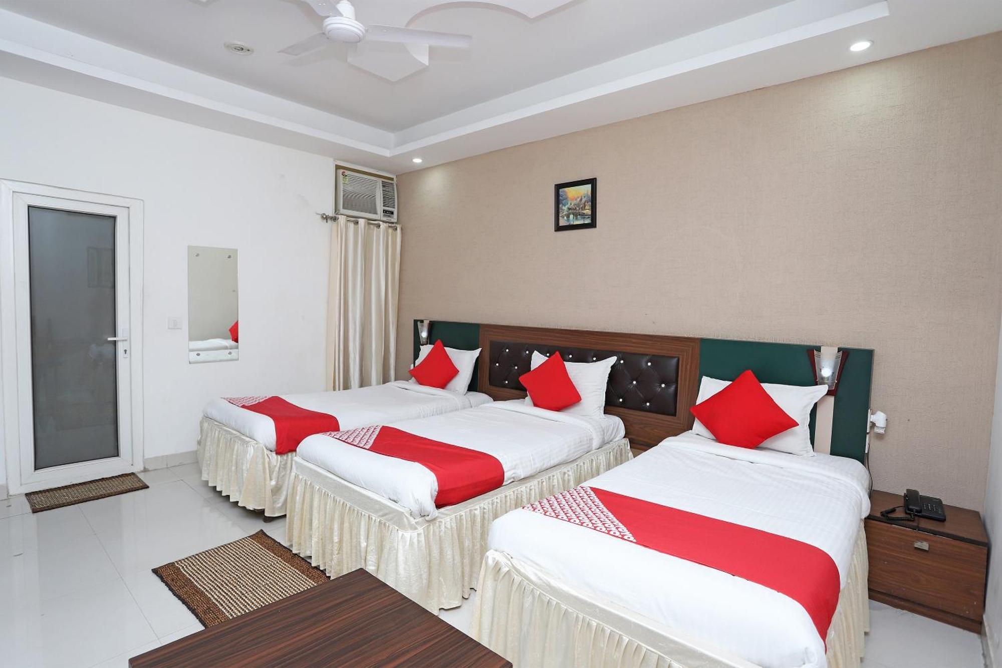 Capital O 18693 Hotel Levanti Gurgaon Esterno foto