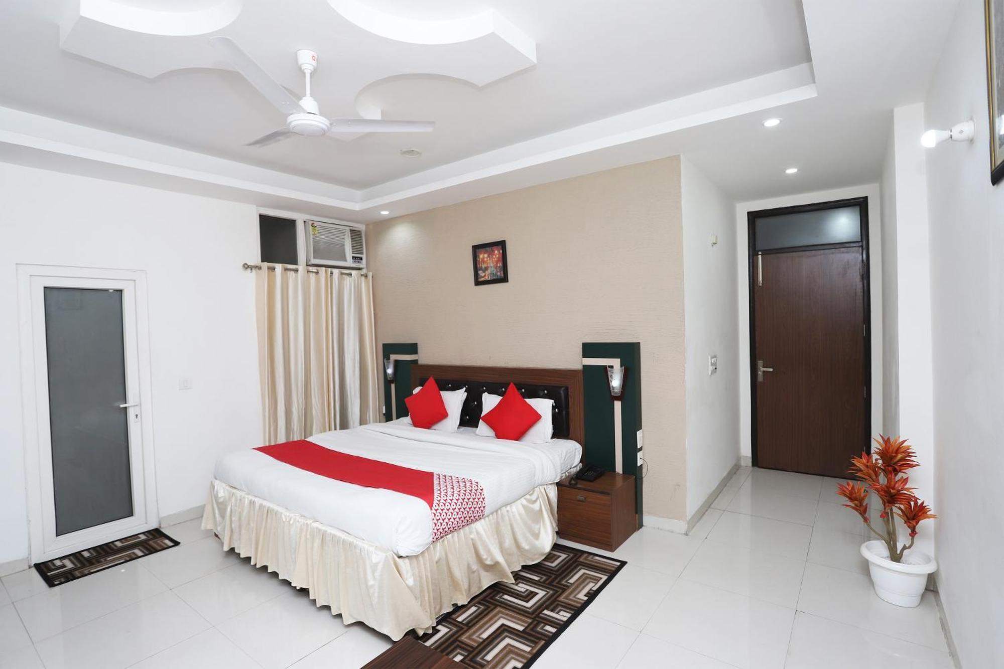Capital O 18693 Hotel Levanti Gurgaon Esterno foto