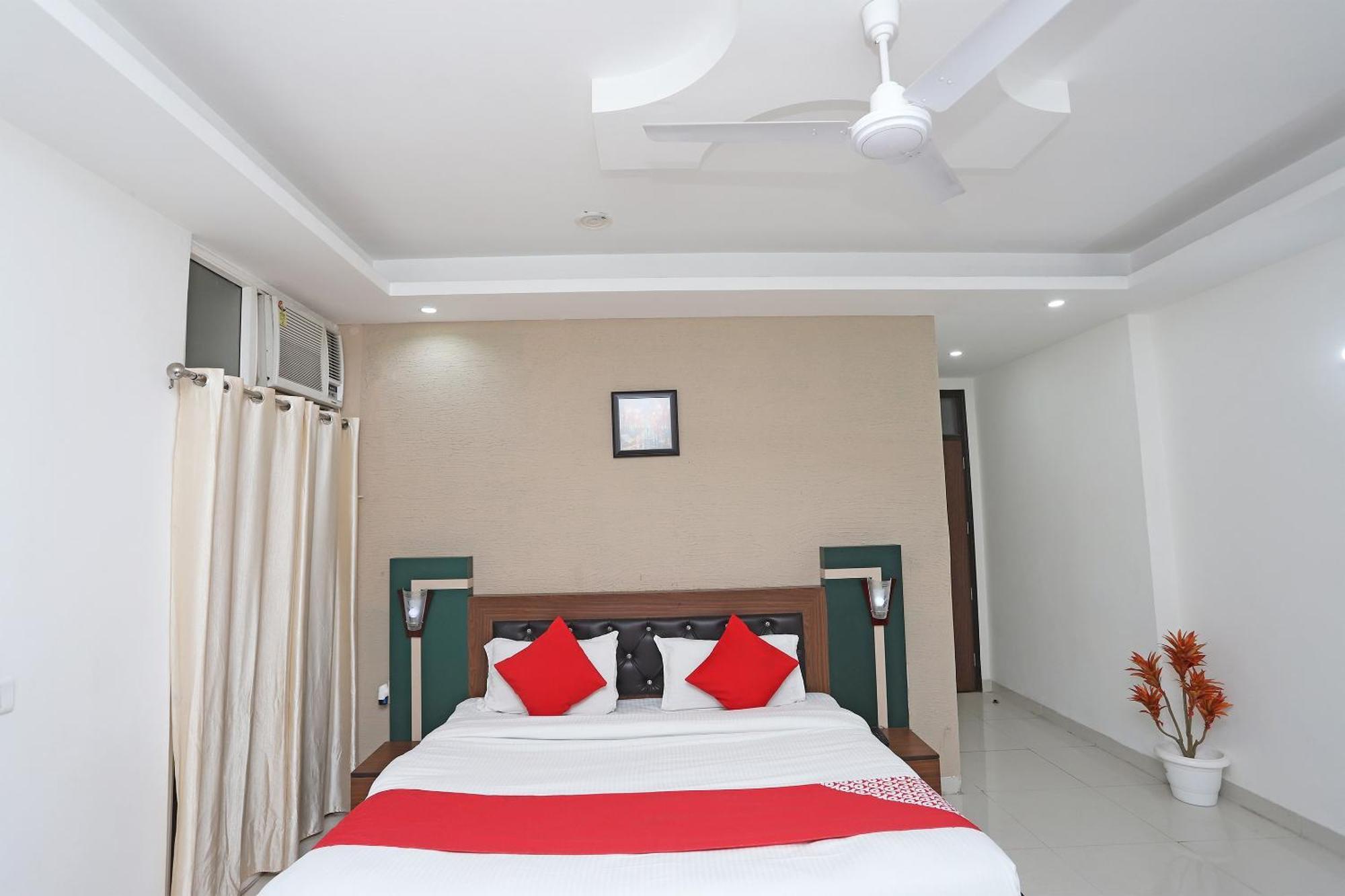 Capital O 18693 Hotel Levanti Gurgaon Esterno foto