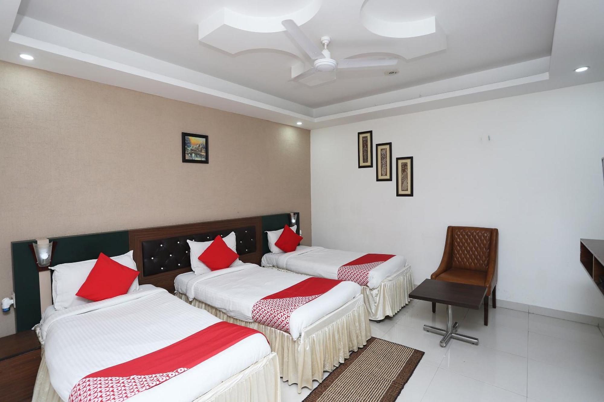 Capital O 18693 Hotel Levanti Gurgaon Esterno foto