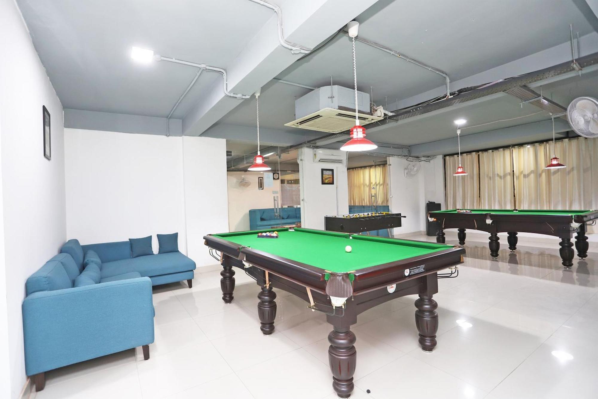 Capital O 18693 Hotel Levanti Gurgaon Esterno foto