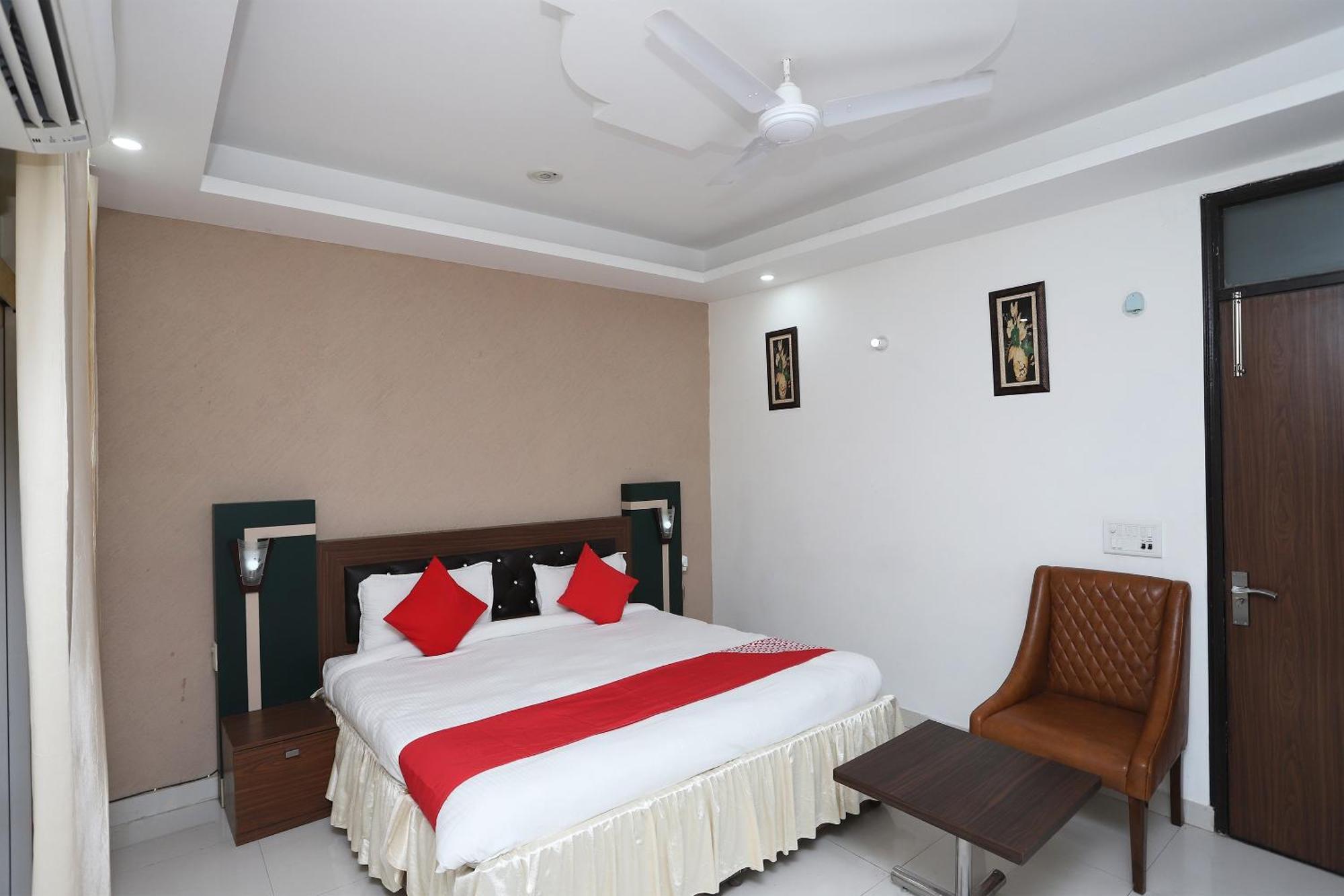Capital O 18693 Hotel Levanti Gurgaon Esterno foto