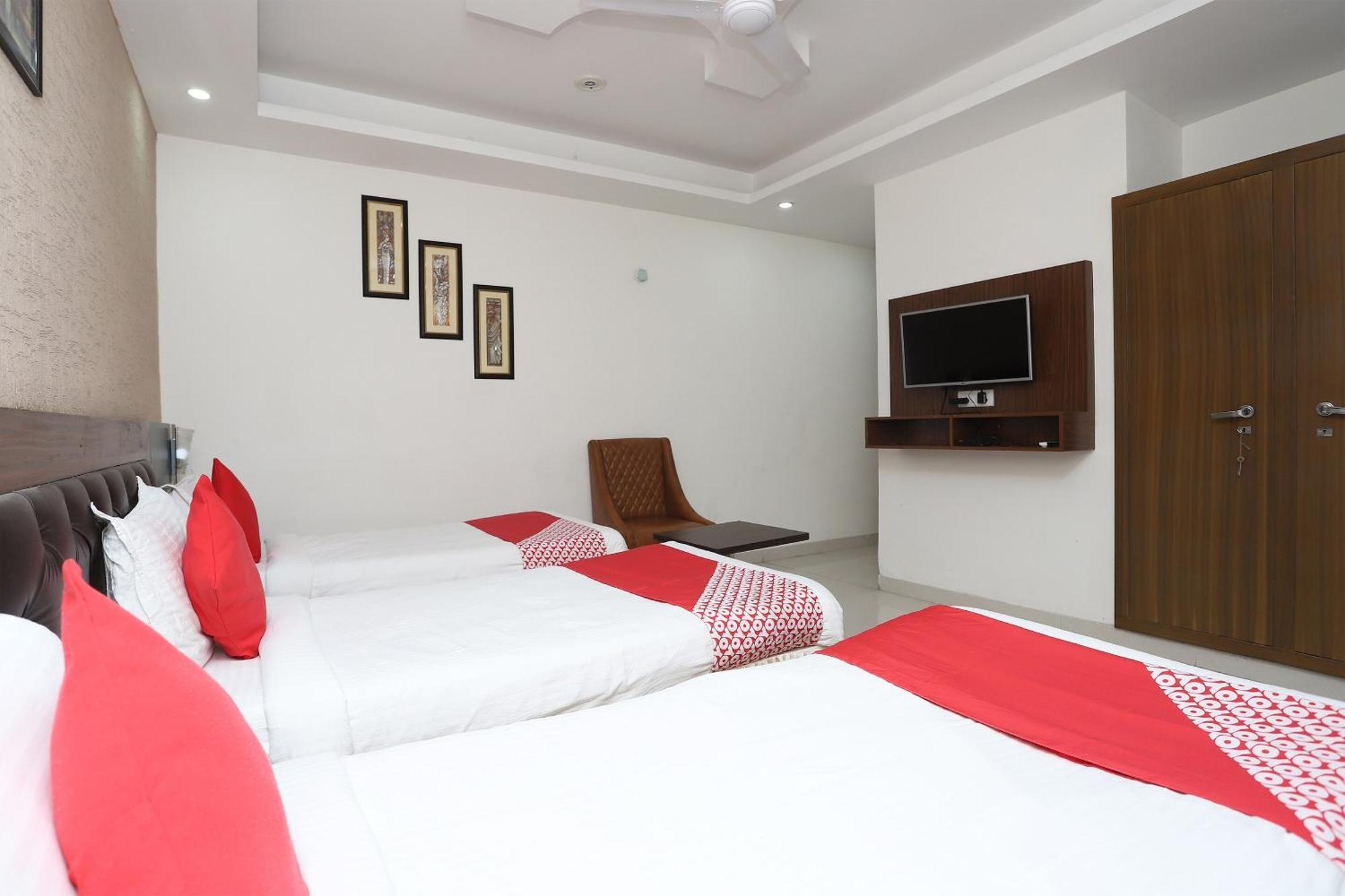 Capital O 18693 Hotel Levanti Gurgaon Esterno foto